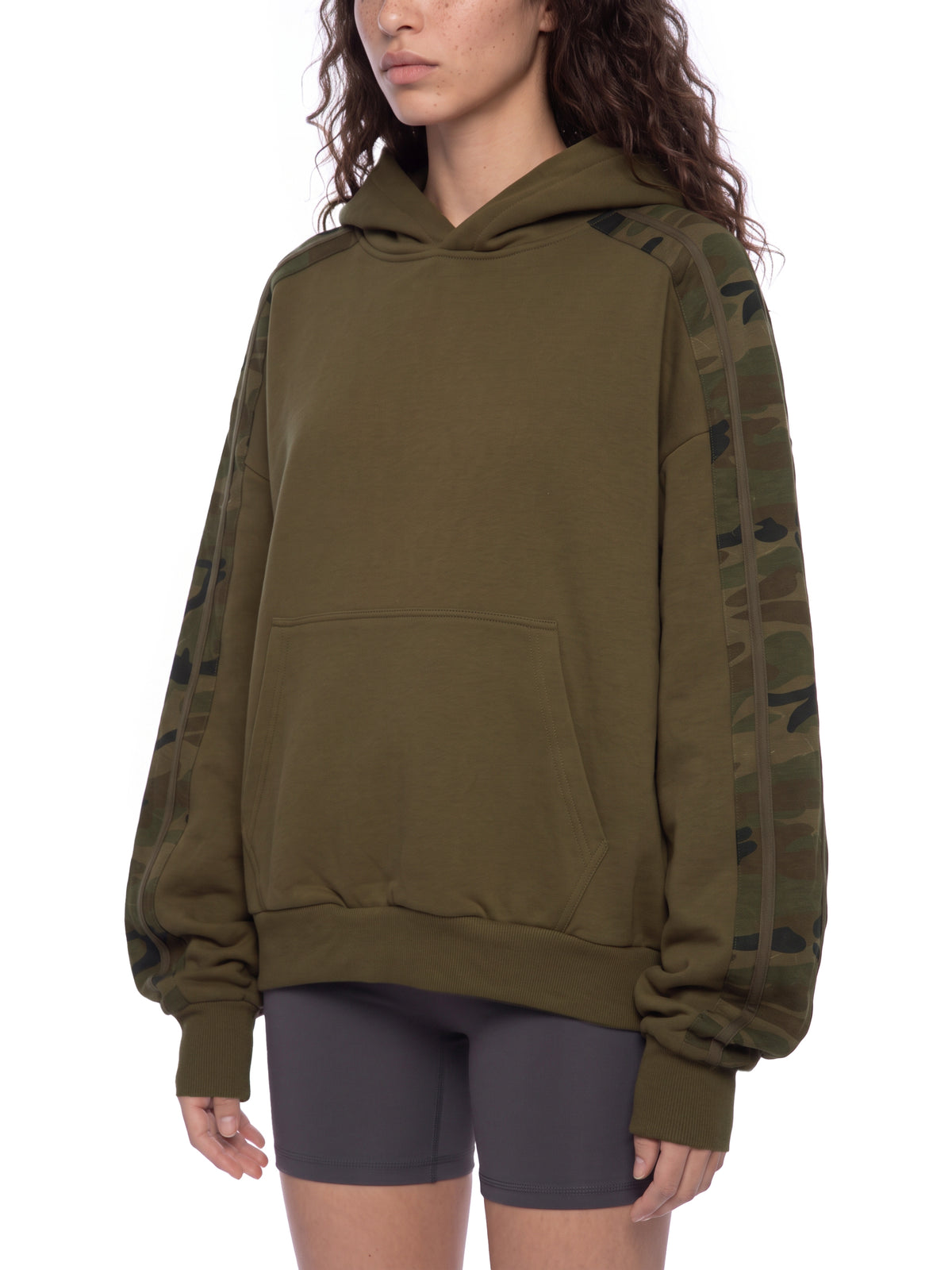 O | boxy camo-panelled hoodie