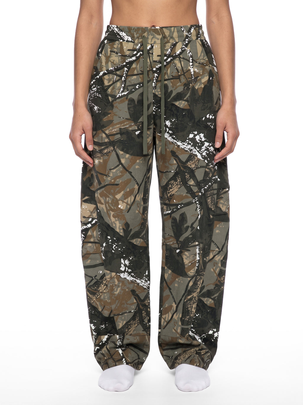 O | tree camo barrel leg pants