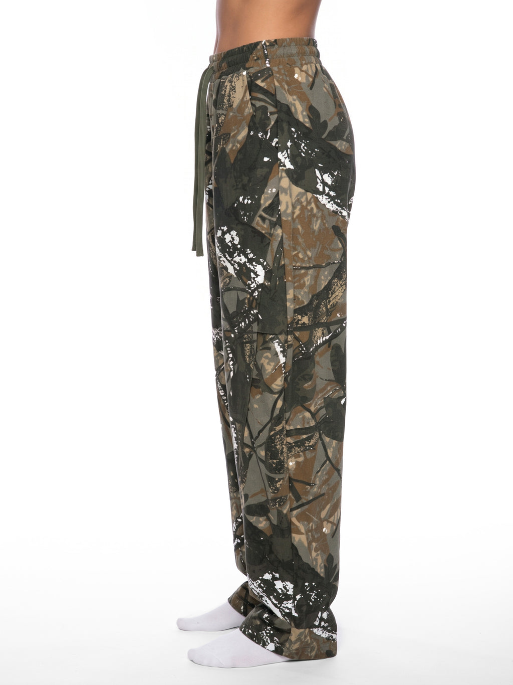 O | tree camo barrel leg pants