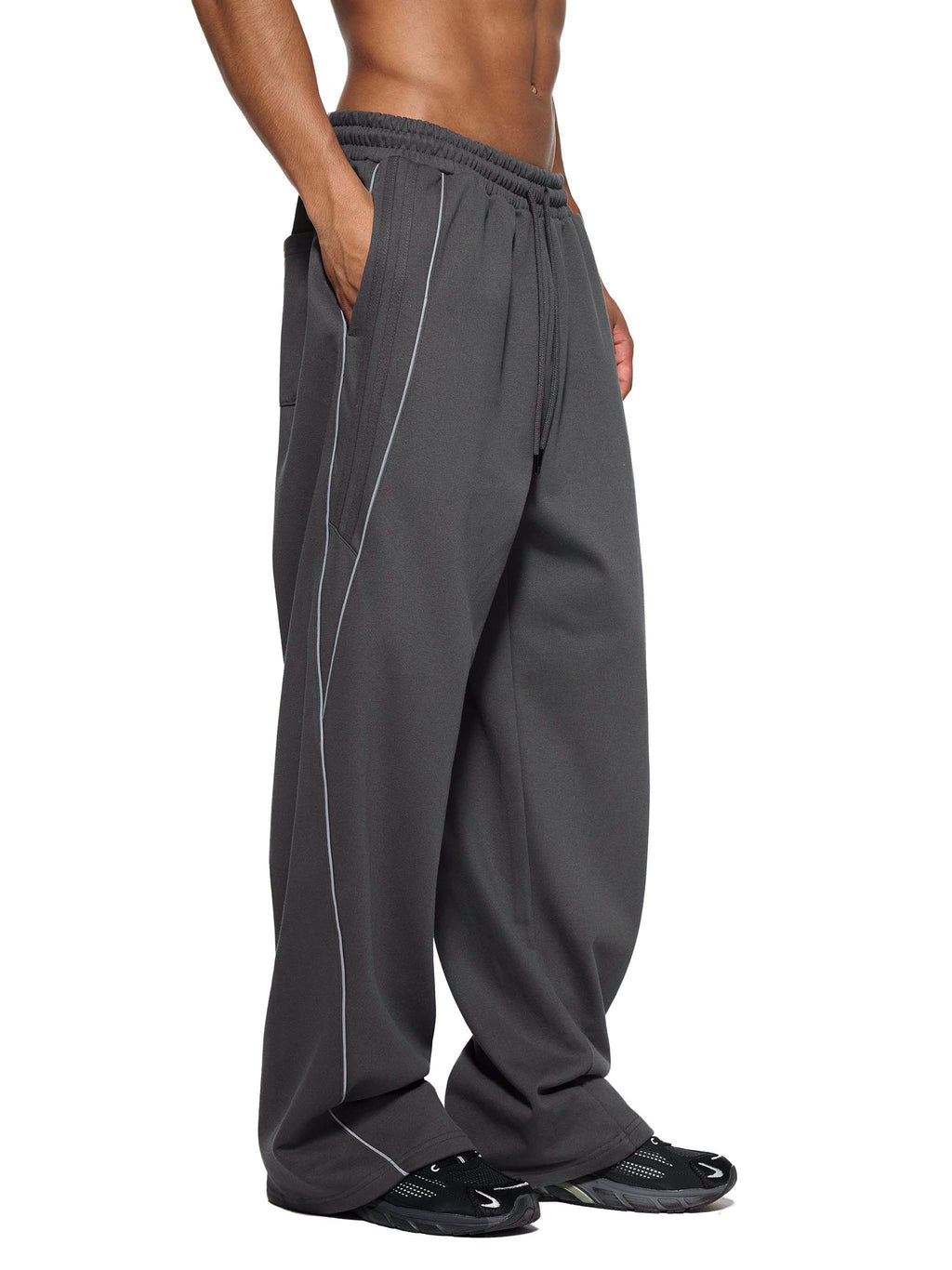 nath,neautral,sytyles,jacket,reflective,striped,straight-leg,sweatpants,arcaprl