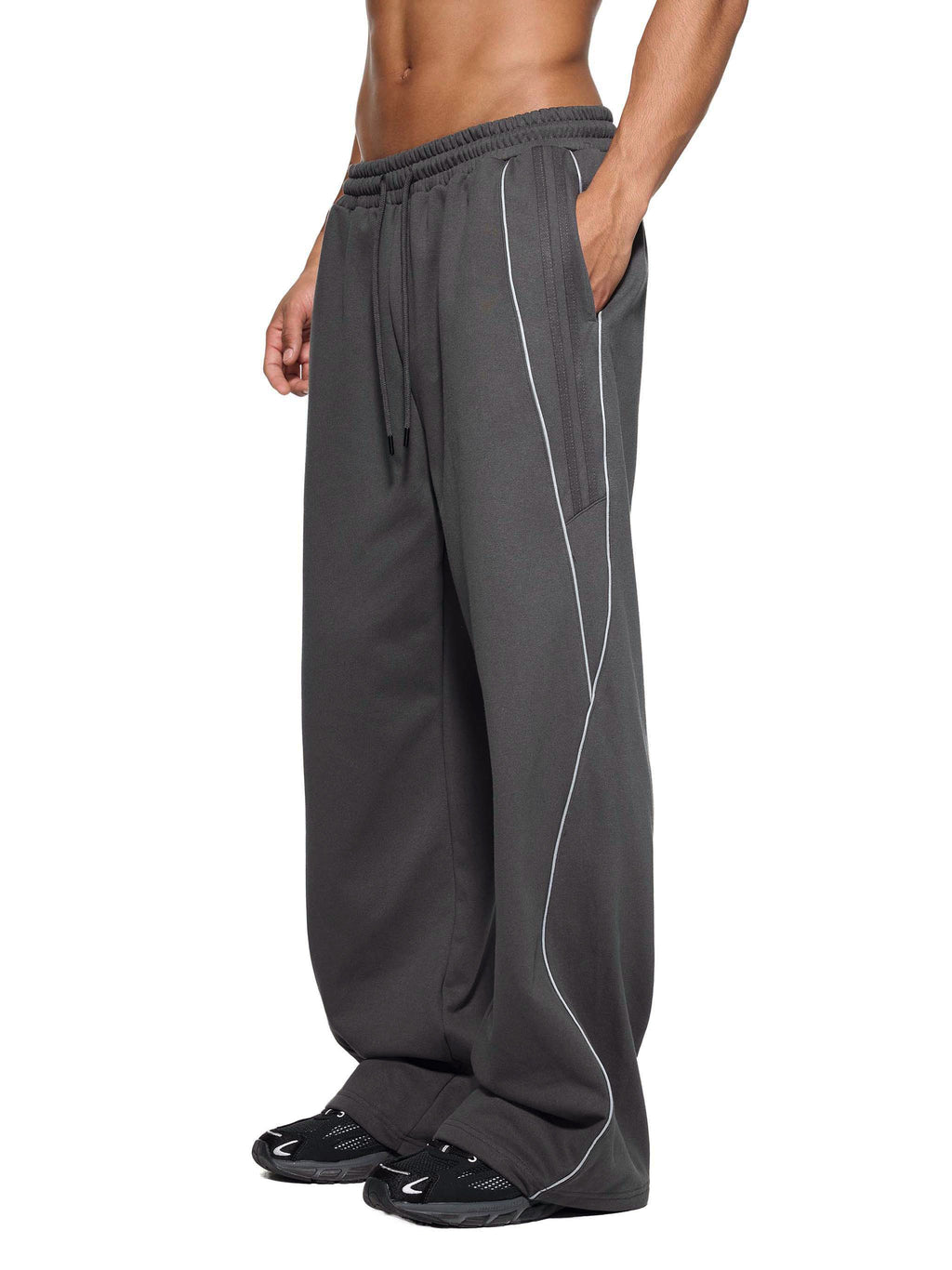 nath,neautral,sytyles,jacket,reflective,striped,straight-leg,sweatpants,arcaprl